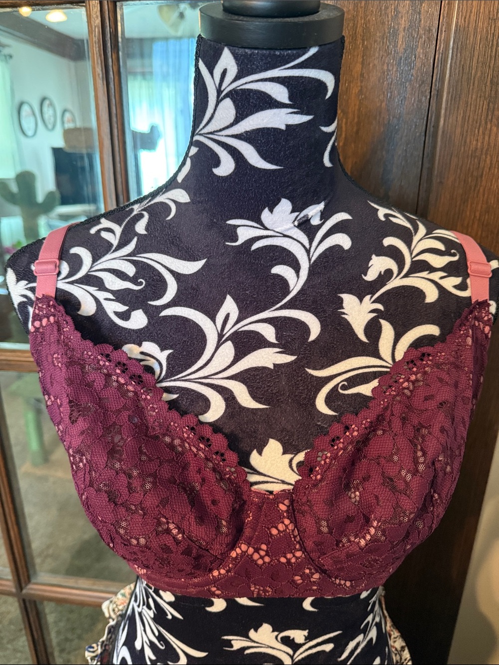 Victoria's Secret Body By Victoria Unlined Demi Bra 38DDD Burgundy Pink Lace‎